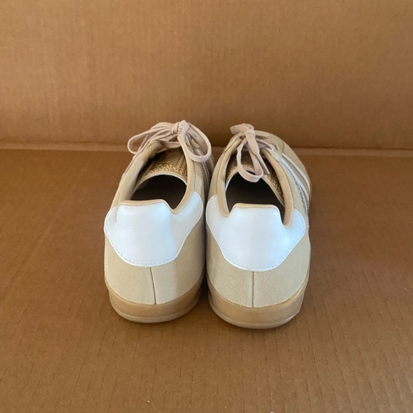 adidas Women's Gazelle Indoor Casual Shoes 'Magic Beige' | US 10 - Picture 4 of 8